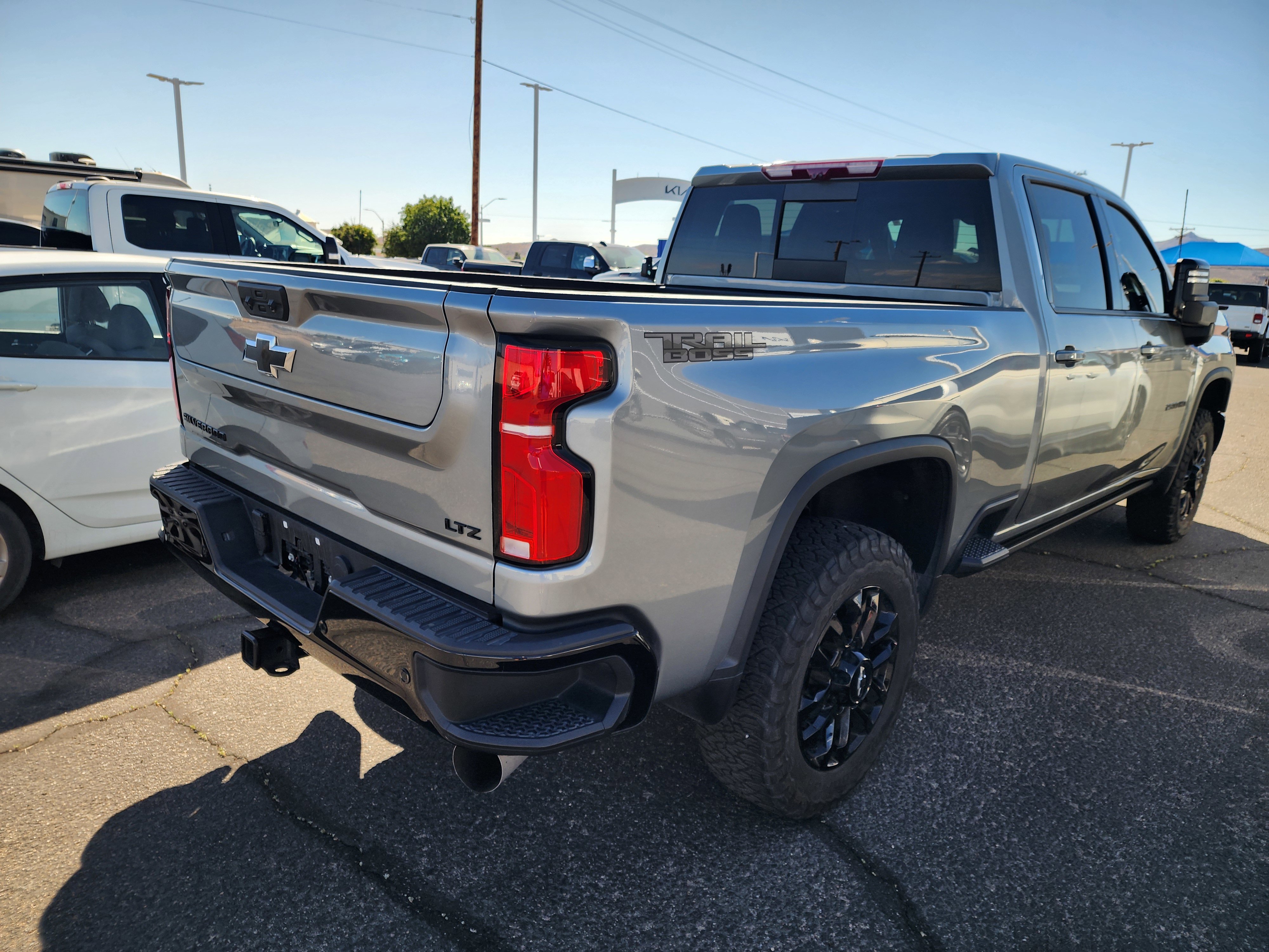 Used 2025 Chevrolet Silverado 2500 LTZ AWD/4WD image 3