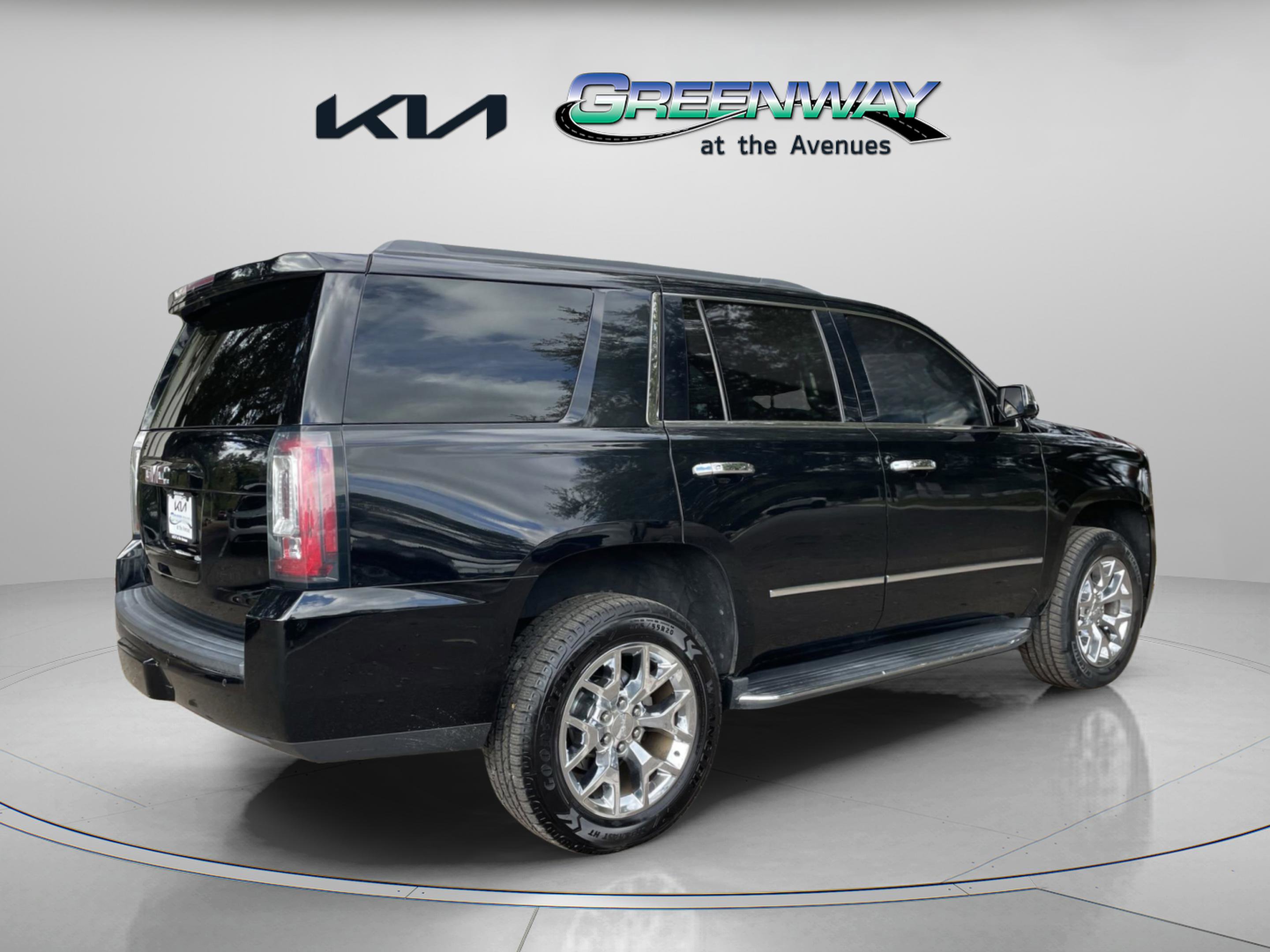 Used 2019 GMC Yukon SLT image 4