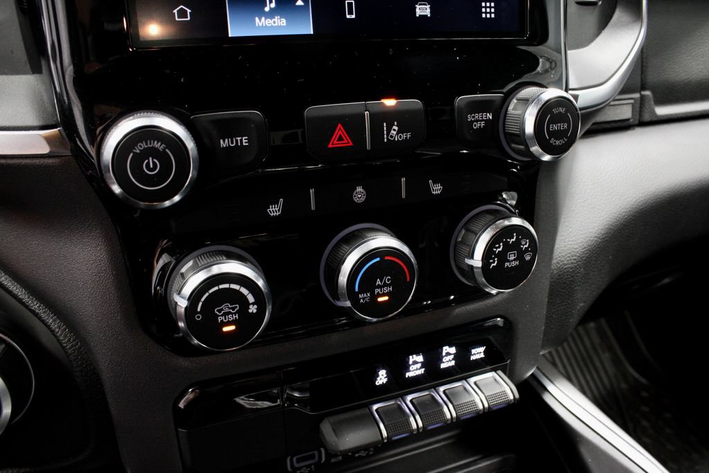 Used 2025 RAM 1500 Big Horn AWD/4WD image 34