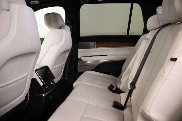 New 2026 Cadillac Vistiq Sport image 27