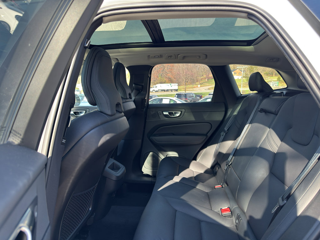 Used 2025 Volvo XC60 B5 Plus image 20