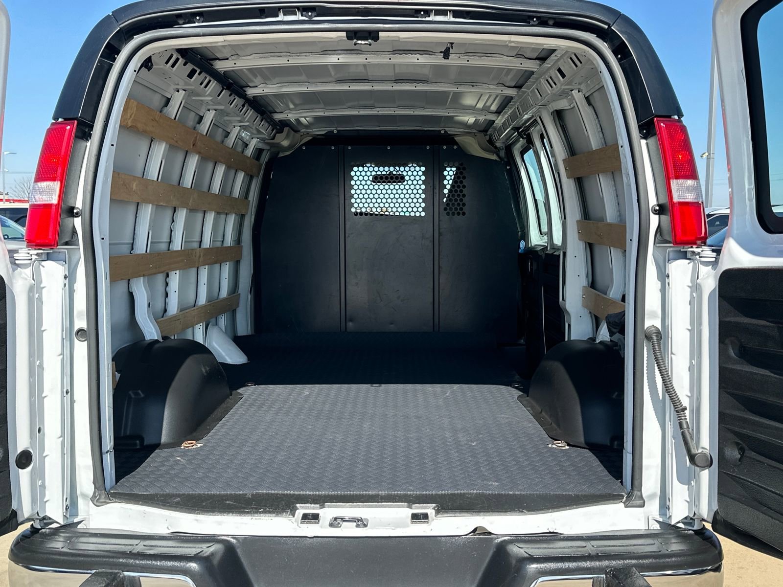 Used 2024 GMC Savana 2500 w/ Driver Convenience Package image 25