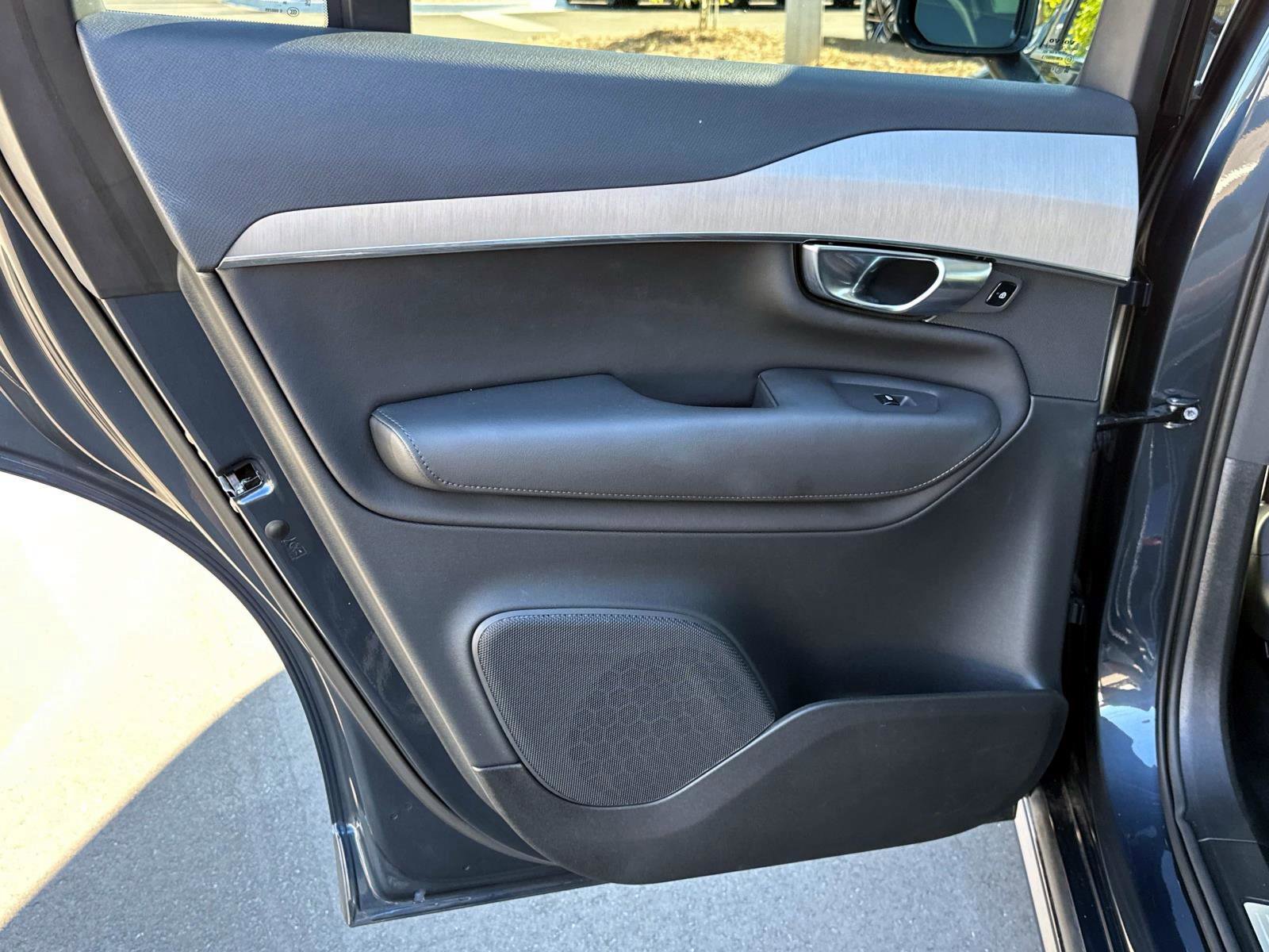 Certified 2025 Volvo XC90 B5 Core image 13