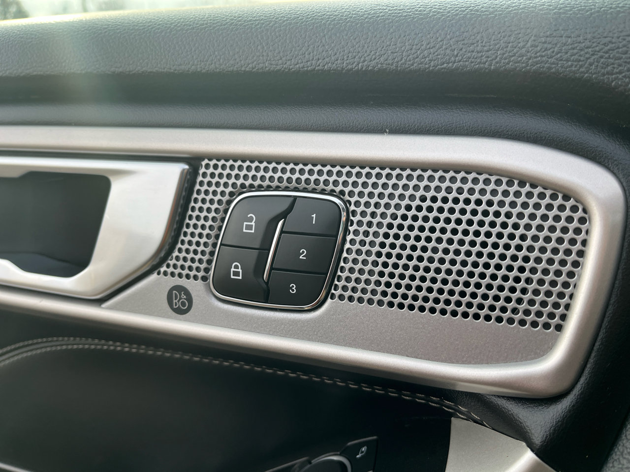 Used 2021 Ford Explorer Limited w/ Equipment Group 301A image 14