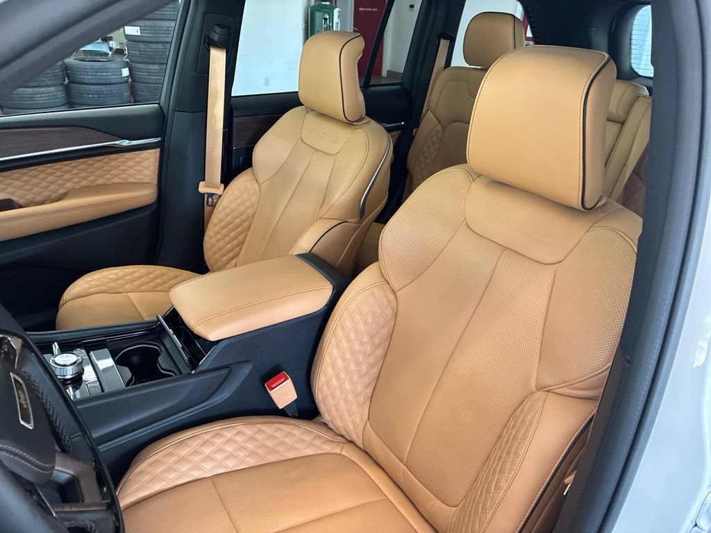 Certified 2024 Jeep Grand Cherokee Summit w/ Adv Protech Group IV AWD/4WD image 14