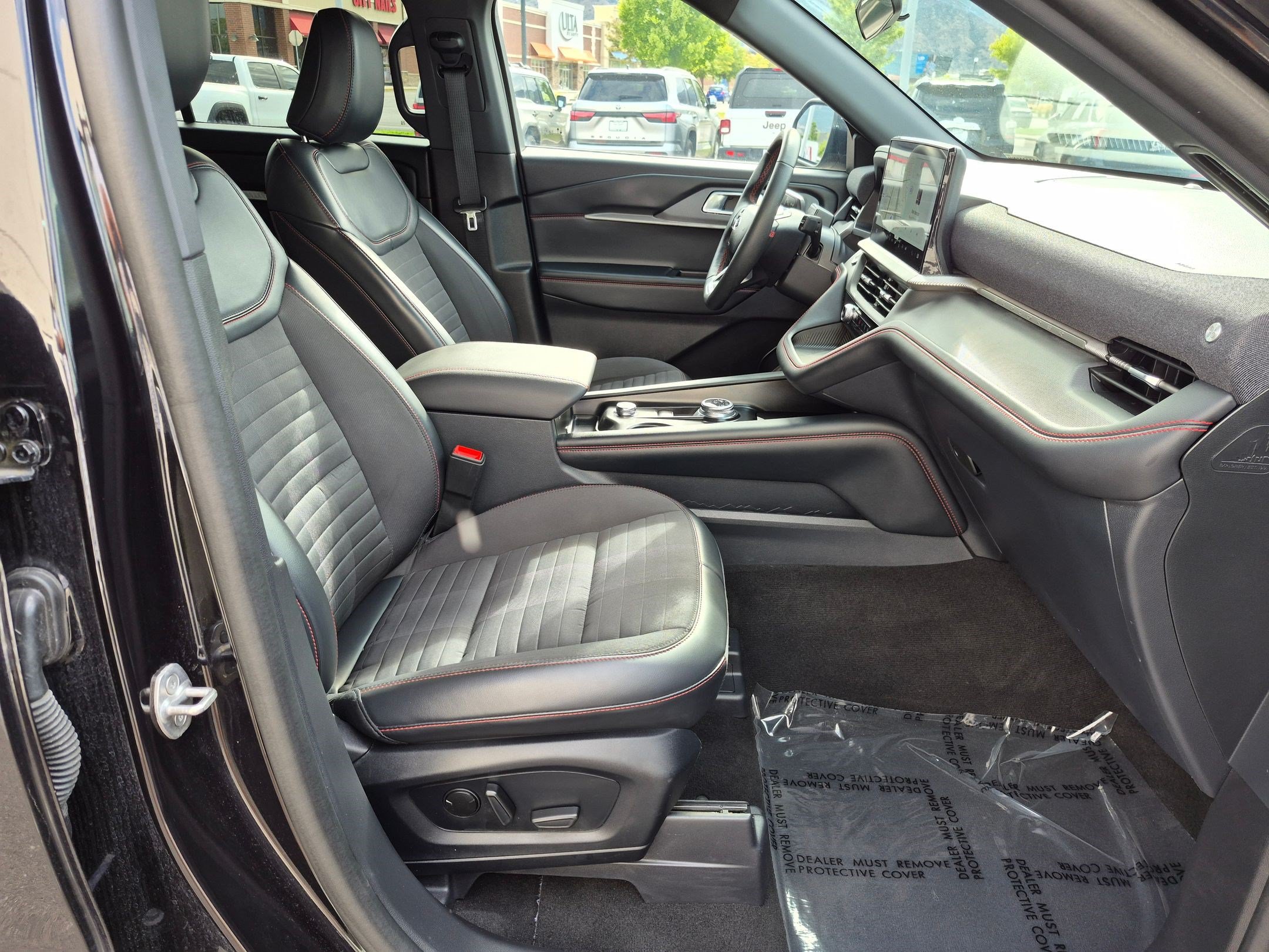 Used 2025 Ford Explorer ST-Line w/ ST-Line Street Pack AWD/4WD image 35