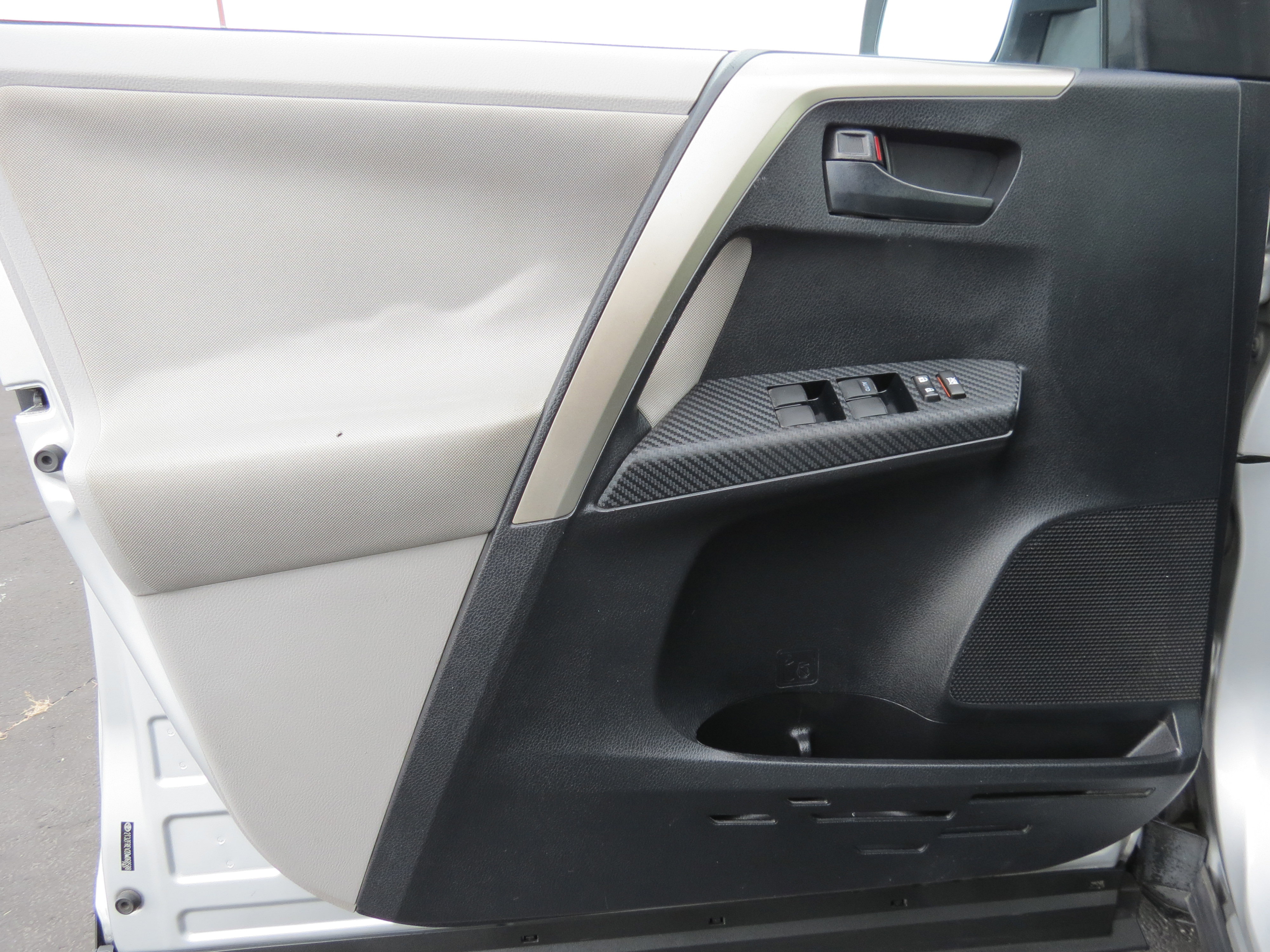 Used 2013 Toyota RAV4 LE FWD image 24