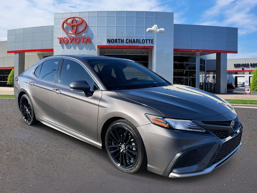 Used 2021 Toyota Camry XSE image 3