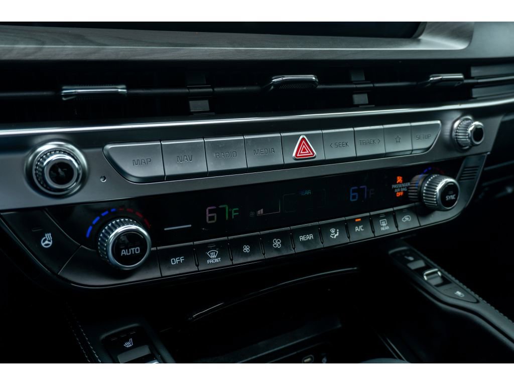 Used 2025 Kia Telluride AWD image 25