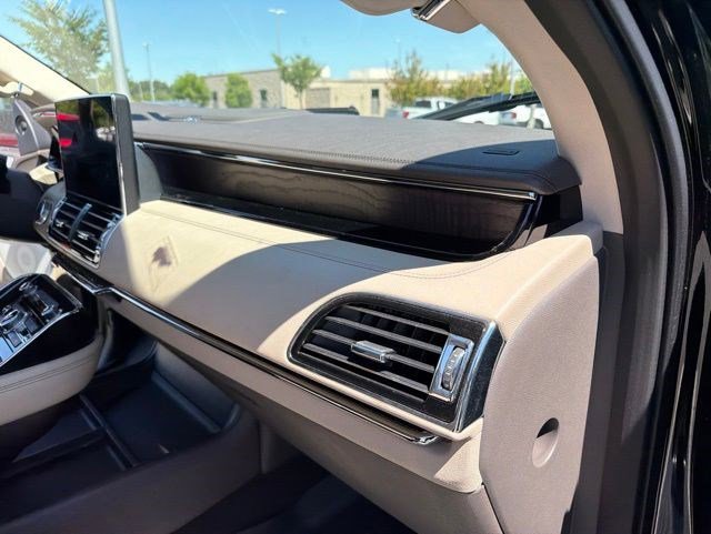 Used 2023 Lincoln Navigator Reserve AWD/4WD image 19
