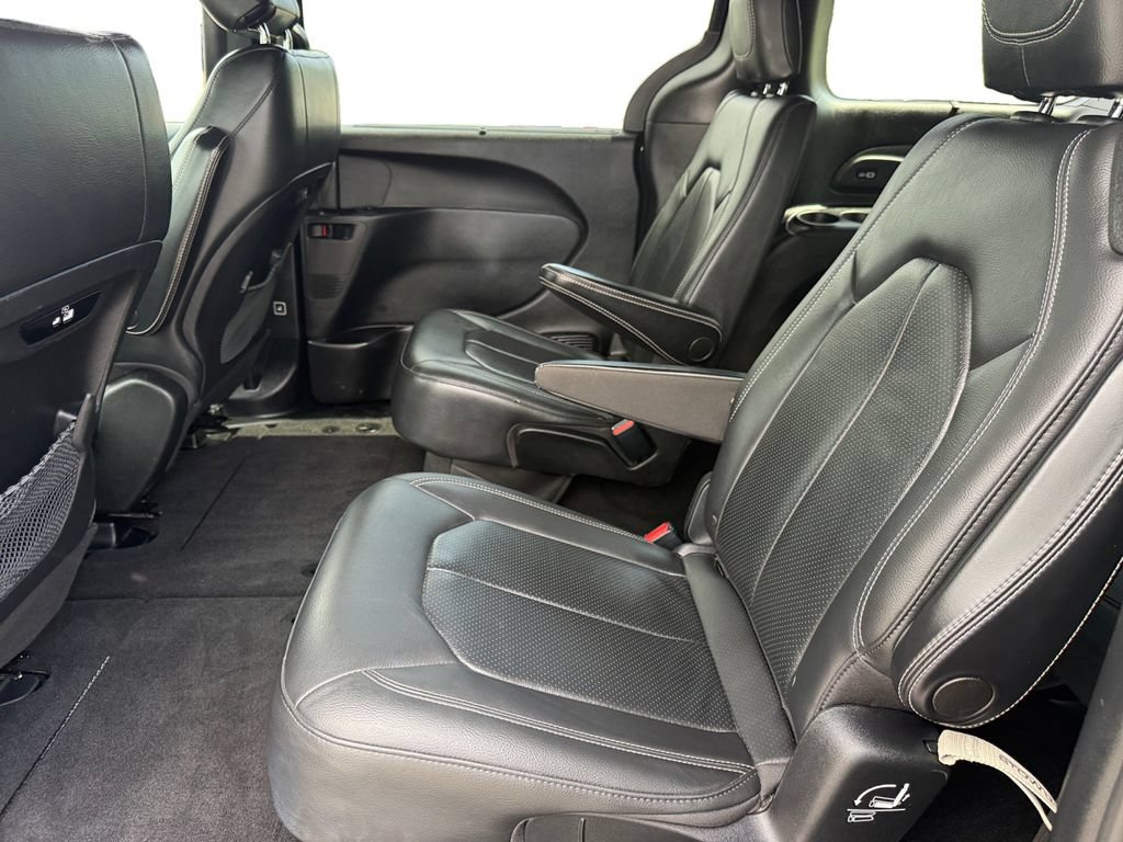 Used 2021 Chrysler Pacifica Touring-L w/ Premium & Safety Sphere Group AWD/4WD image 14