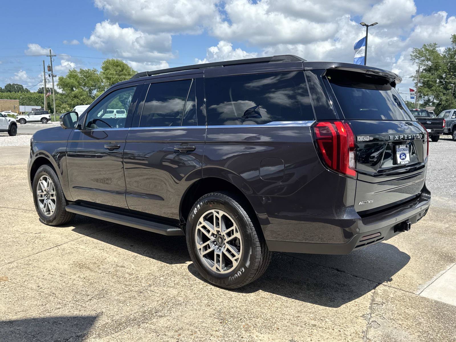 New 2026 Ford Expedition Active RWD image 4