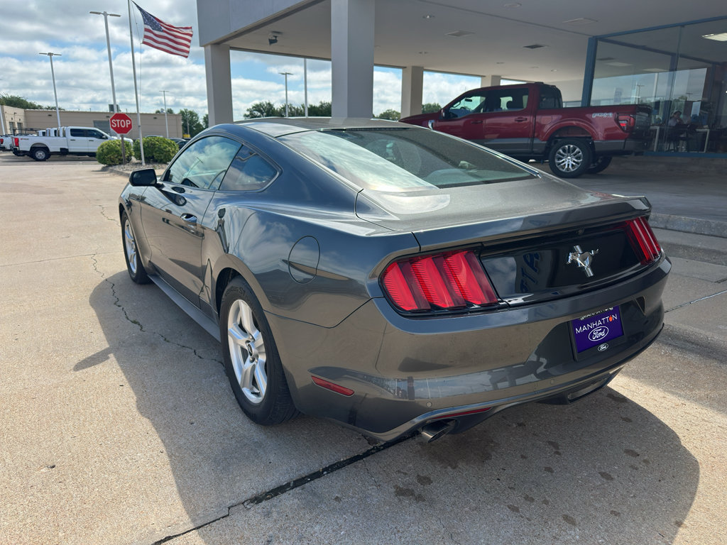 Used 2017 Ford Mustang Coupe RWD image 9