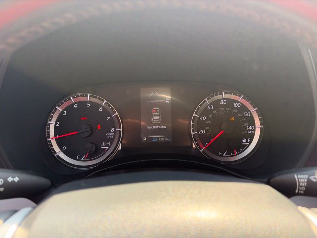 Used 2022 Toyota Highlander LE AWD/4WD image 11