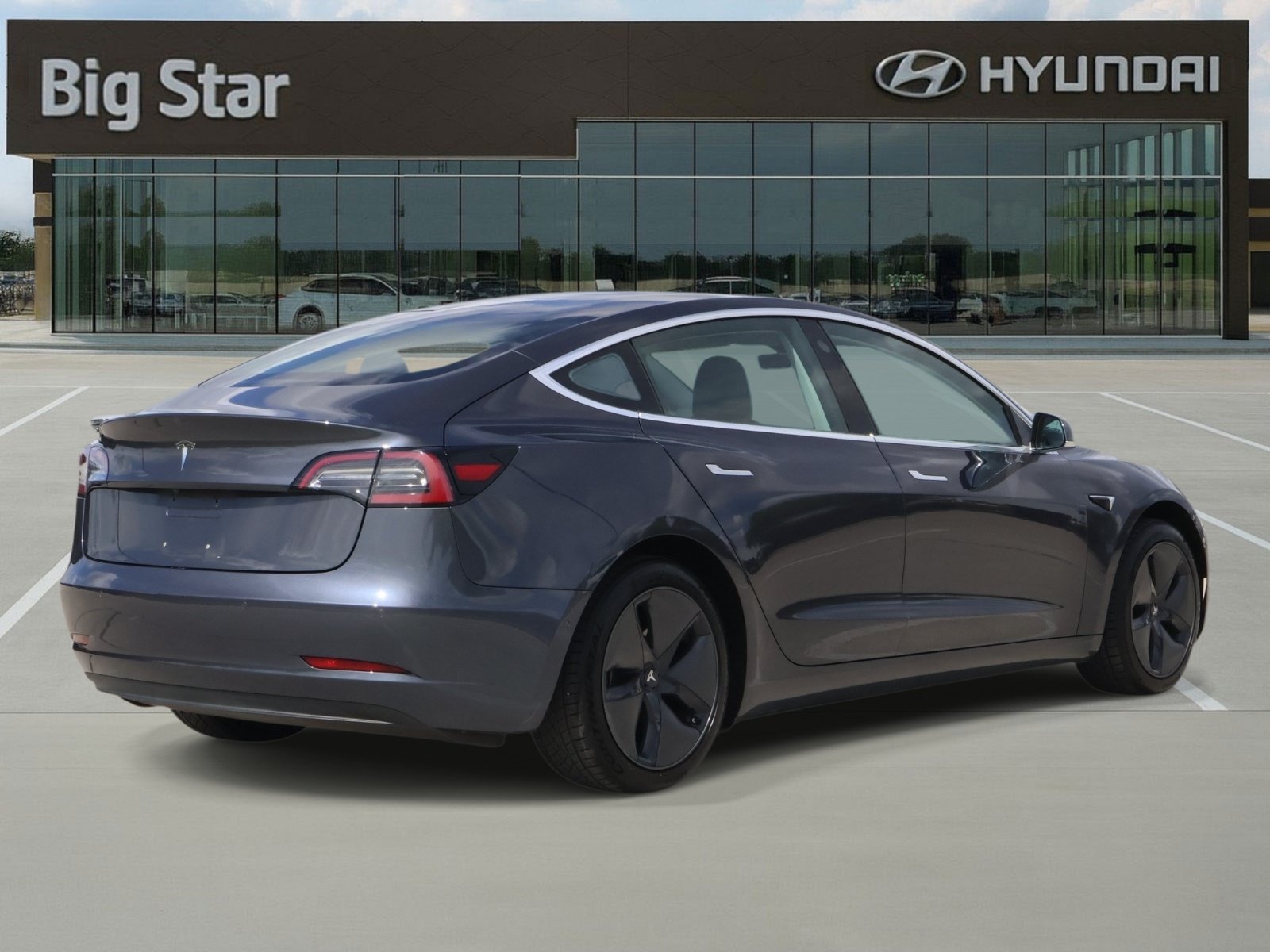 Used 2018 Tesla Model 3 Long Range RWD image 4