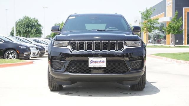 New 2026 Jeep Grand Cherokee Laredo RWD image 2