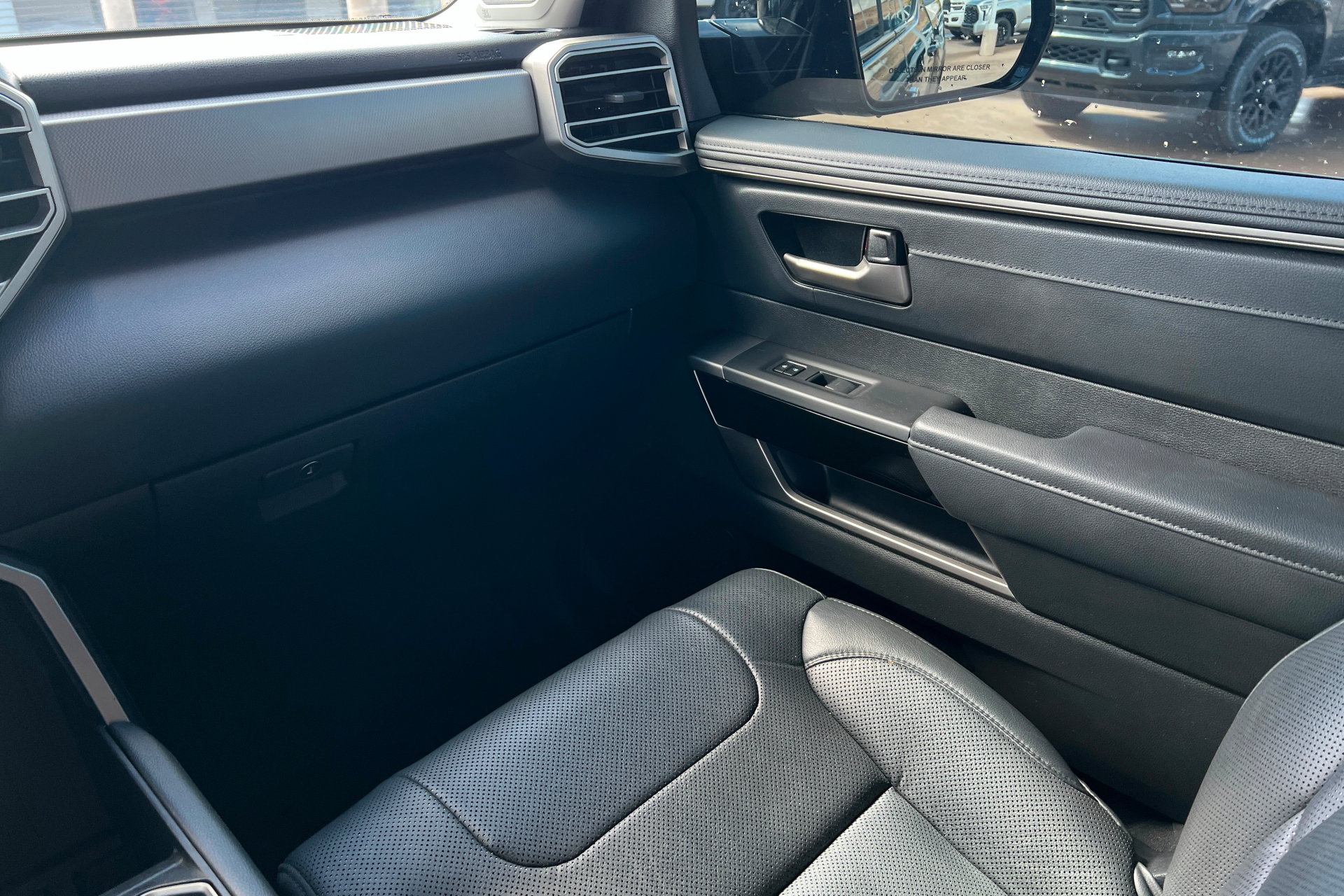 Used 2024 Toyota Tundra Limited AWD/4WD image 11