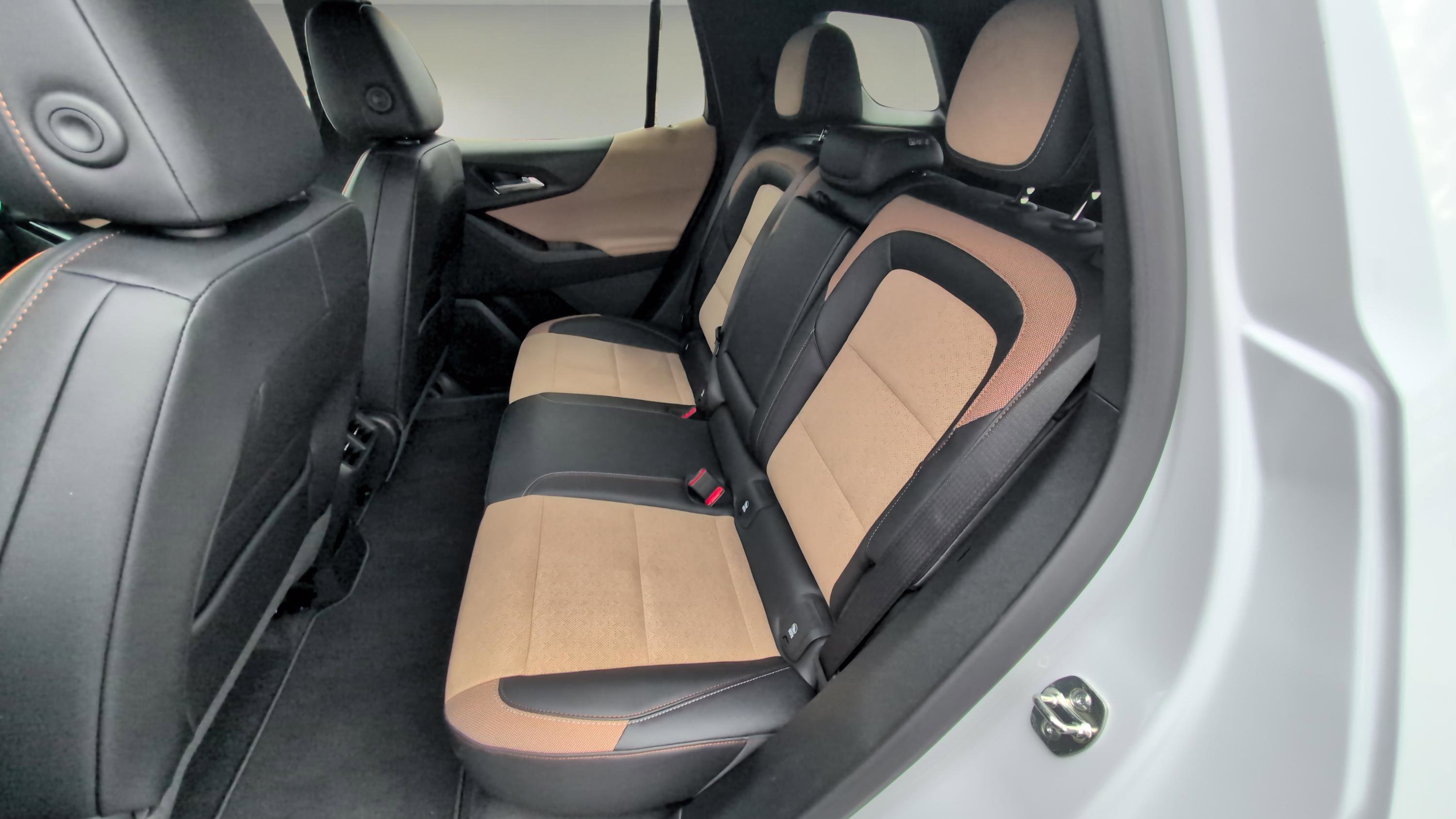 New 2026 Chevrolet Equinox ACTIV image 16