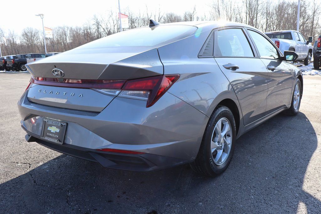 Used 2021 Hyundai Elantra SE image 32