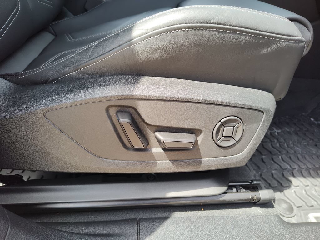 Certified 2025 Audi Q3 2.0T Premium w/ Convenience Package AWD/4WD image 35