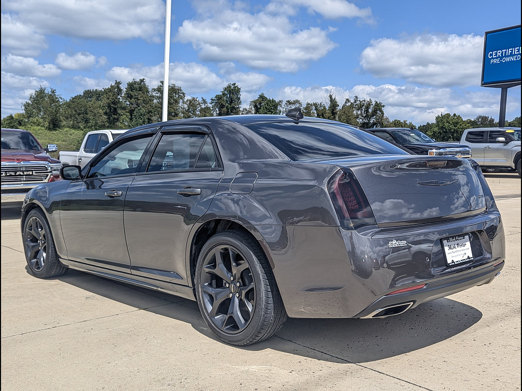 Used 2023 Chrysler 300 Touring L w/ Popular Equipment Group RWD image 9