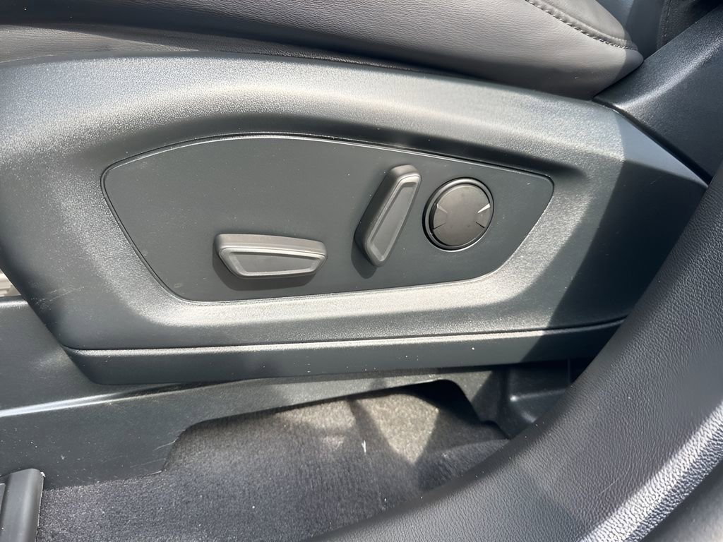 Used 2022 Ford Explorer XLT w/ Equipment Group 202A image 10