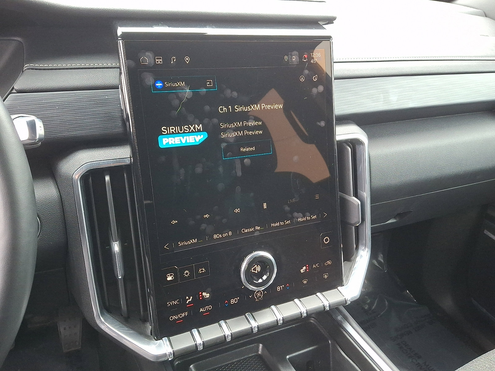 Used 2025 GMC Acadia Elevation AWD/4WD image 18