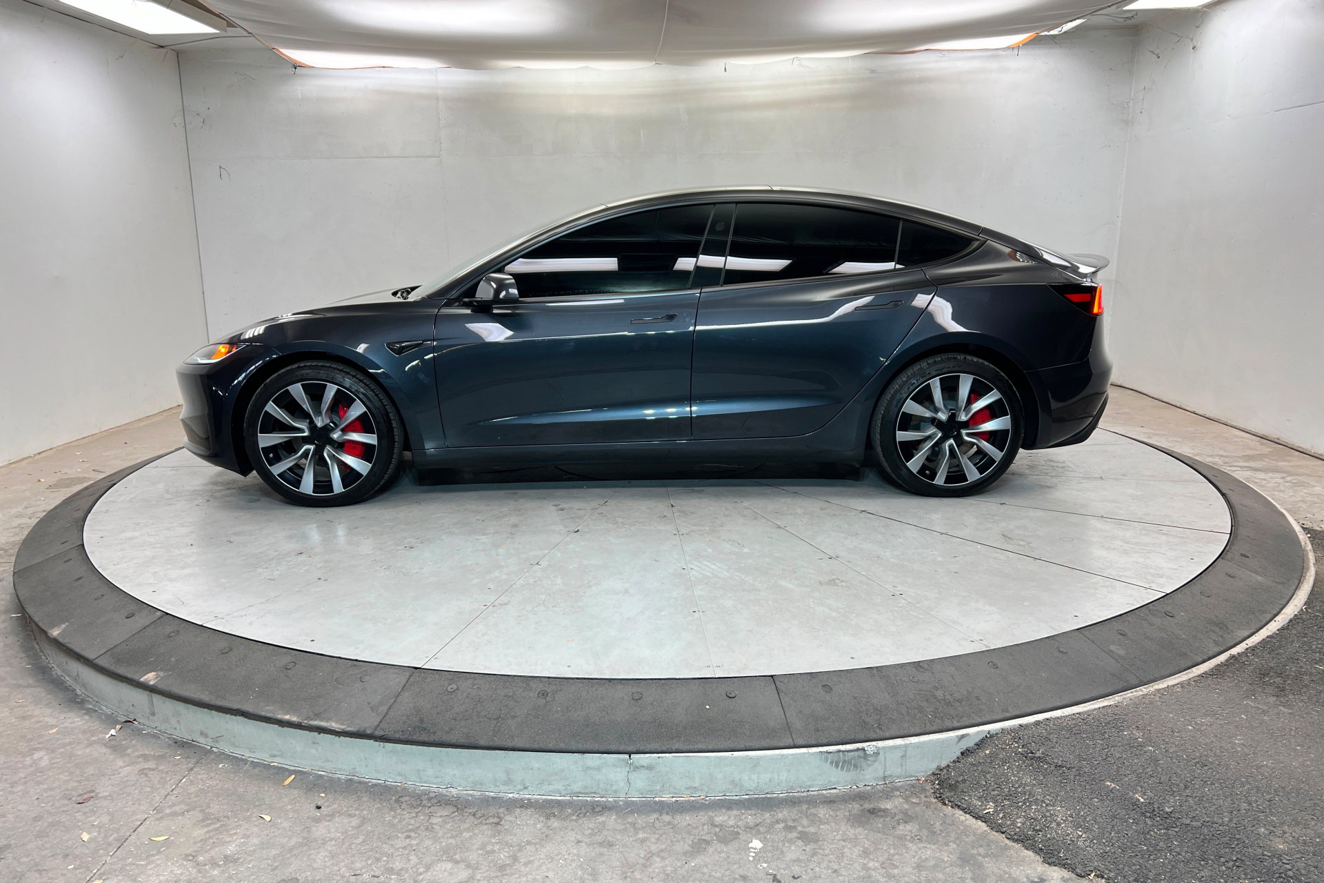Used 2025 Tesla Model 3 image 2