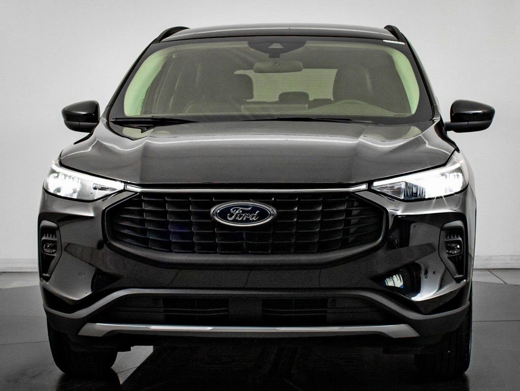 Used 2024 Ford Escape SE image 2