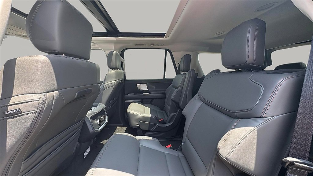 New 2025 Ford Expedition Active image 13