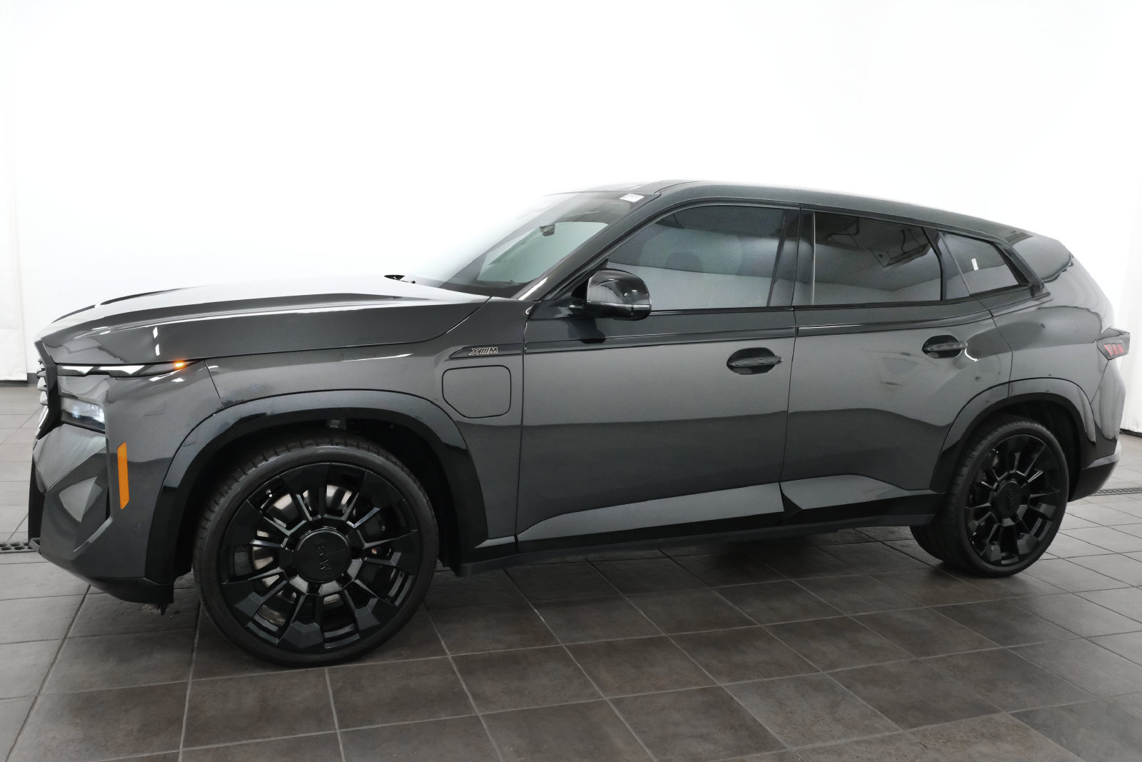 Used 2023 BMW XM AWD/4WD image 2