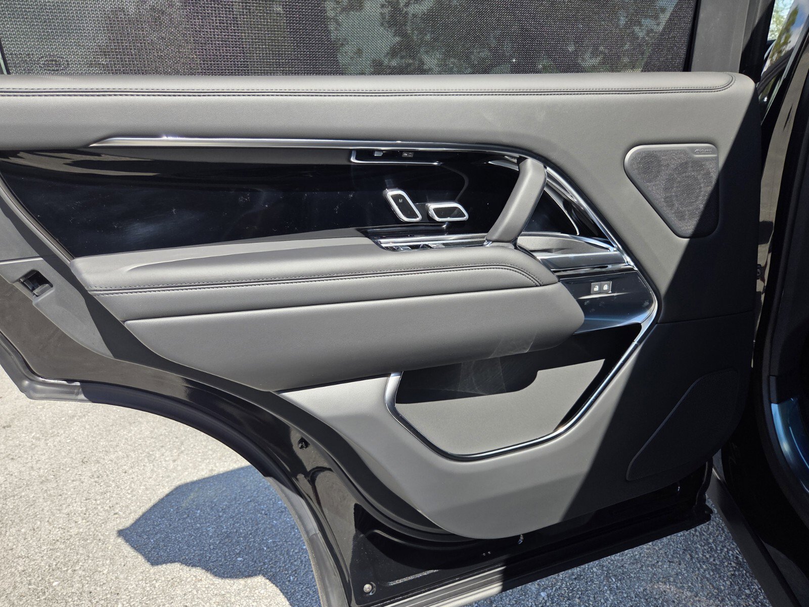 New 2025 Land Rover Range Rover Long Wheelbase SE image 24
