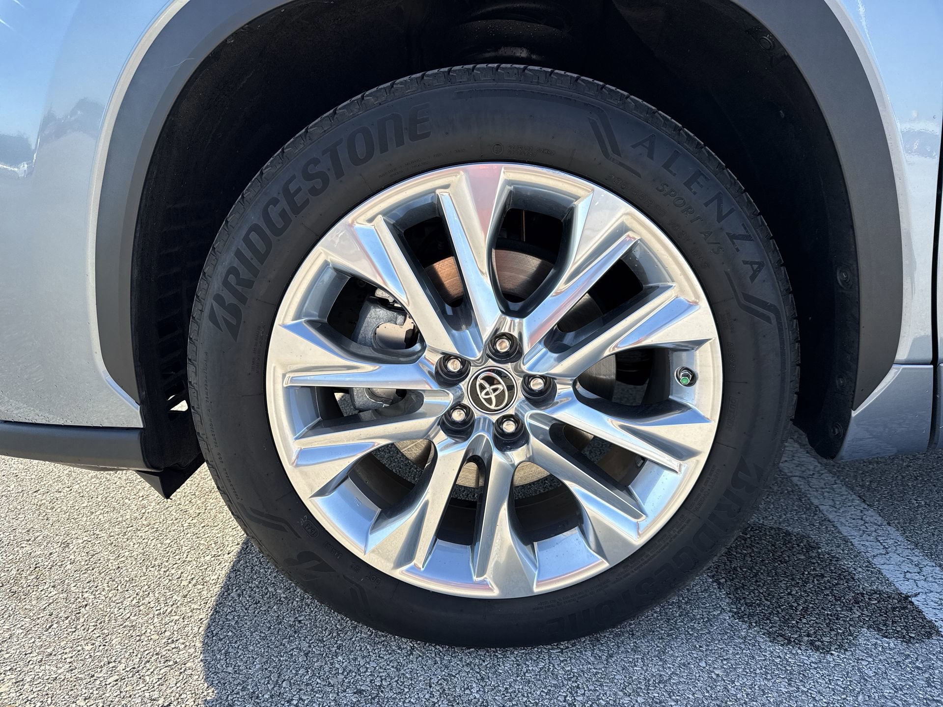 Used 2023 Toyota Highlander Limited FWD image 19