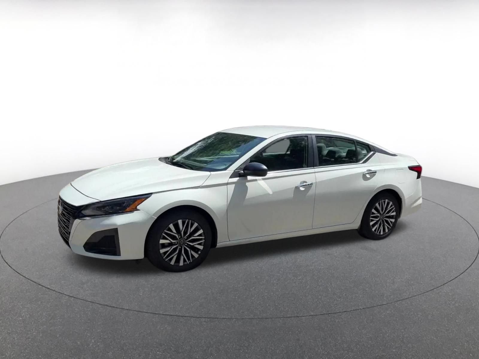 Used 2025 Nissan Altima 2.5 SV FWD image 6