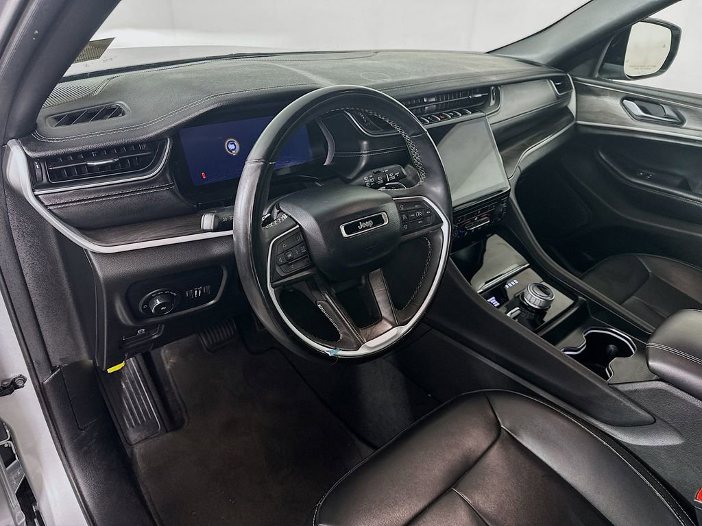 Used 2024 Jeep Grand Cherokee Limited image 31