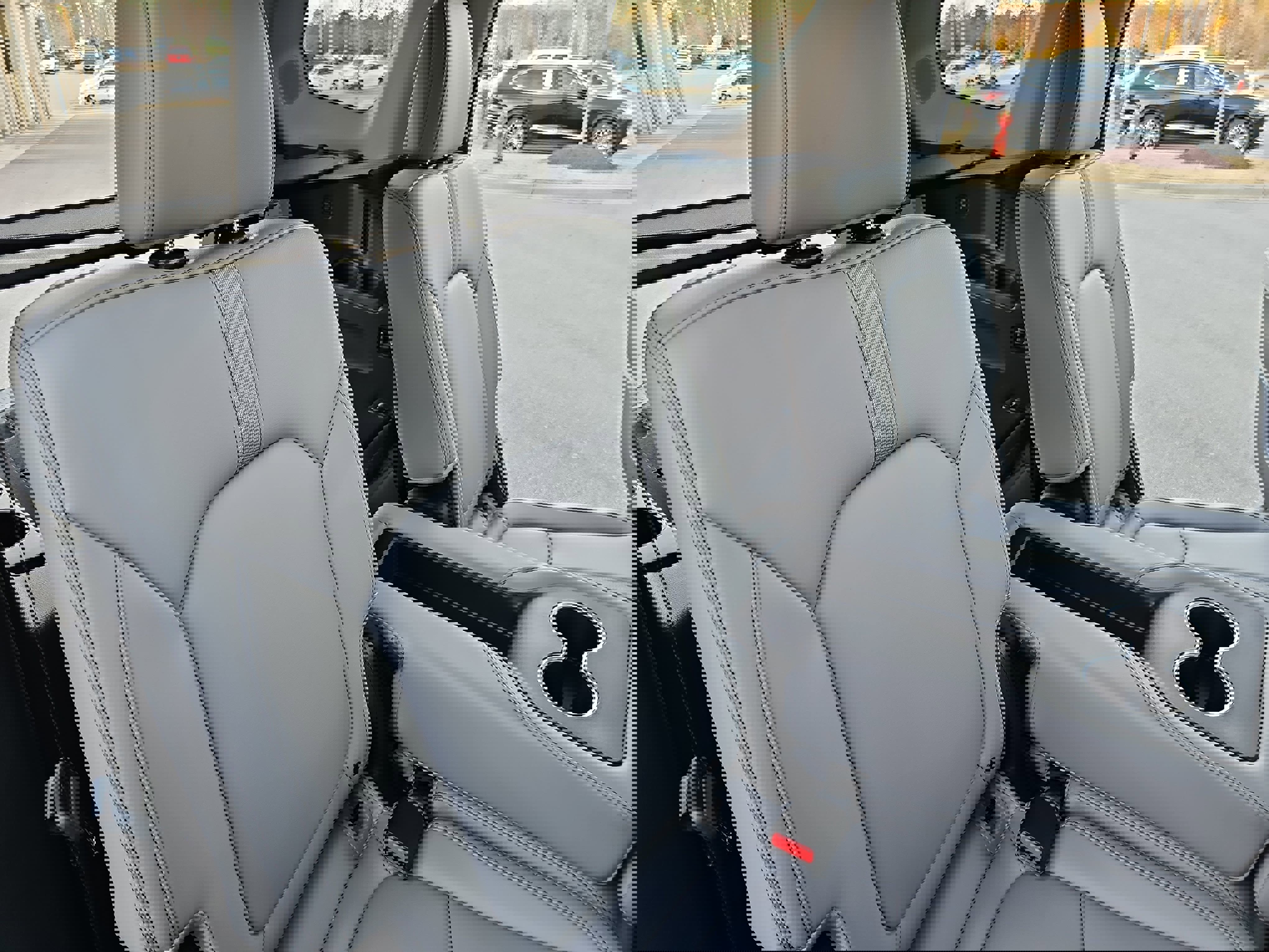 Used 2025 Honda Pilot Touring image 12