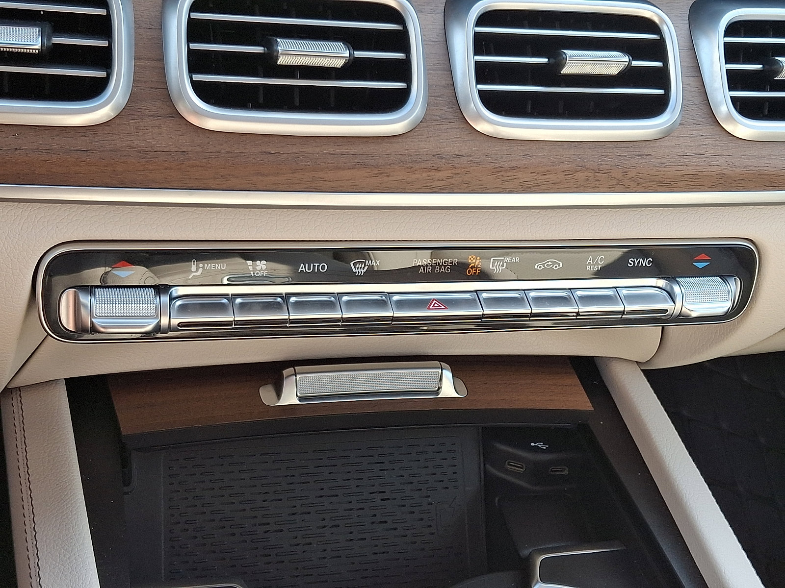 Used 2024 Mercedes-Benz GLS 450 4MATIC image 18