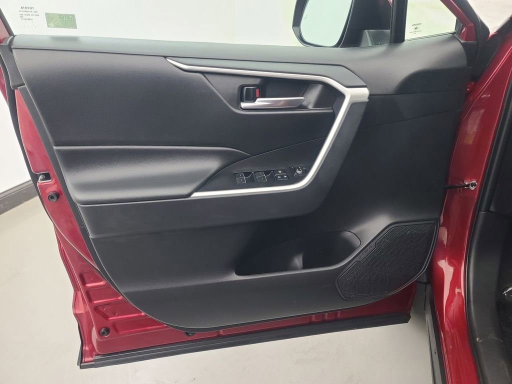 Used 2025 Toyota RAV4 XLE image 24