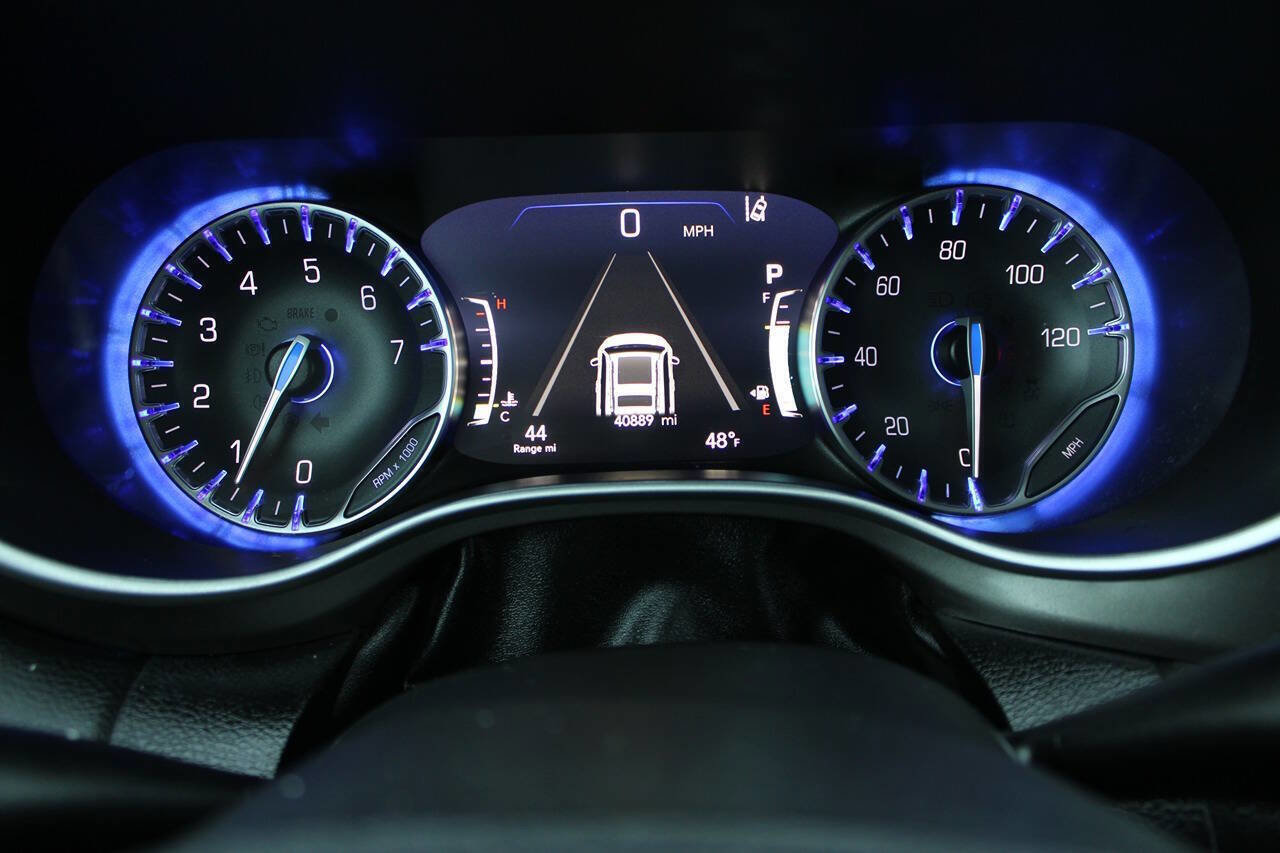 Used 2024 Chrysler Pacifica Touring-L image 13