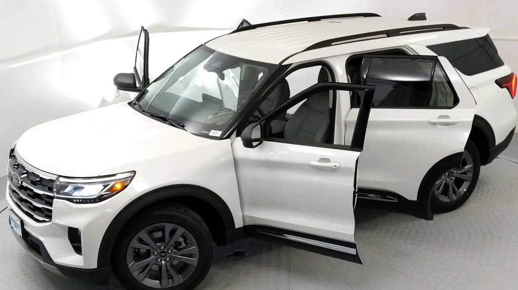 New 2025 Ford Explorer Active w/ Active Comfort Package image 24