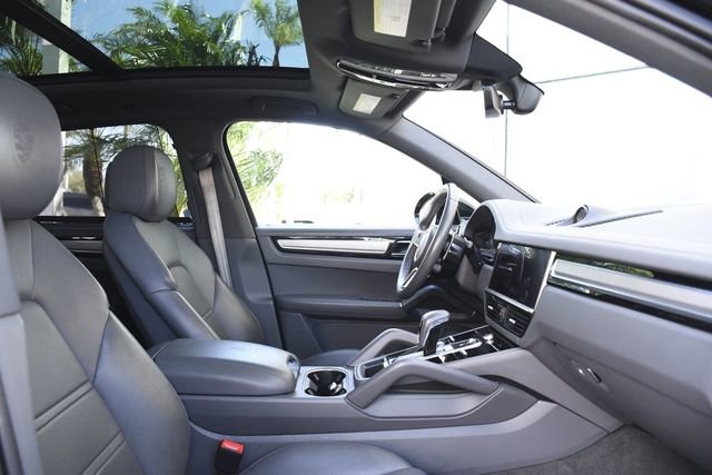 Used 2022 Porsche Cayenne Platinum Edition image 32