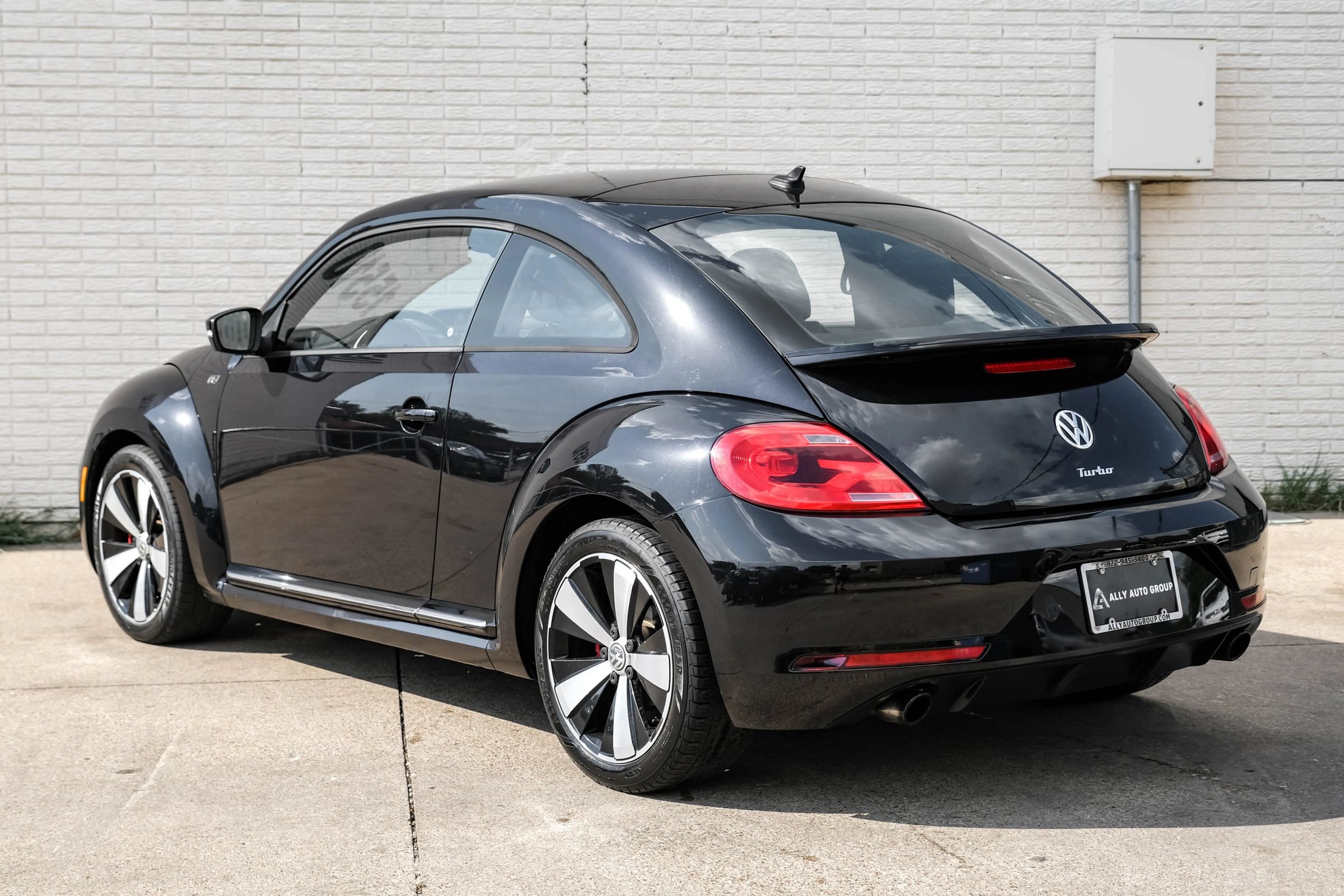 Used 2016 Volkswagen Beetle R-Line SE FWD image 9