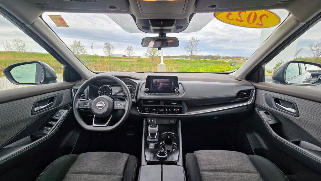 Used 2023 Nissan Rogue SV AWD/4WD image 15