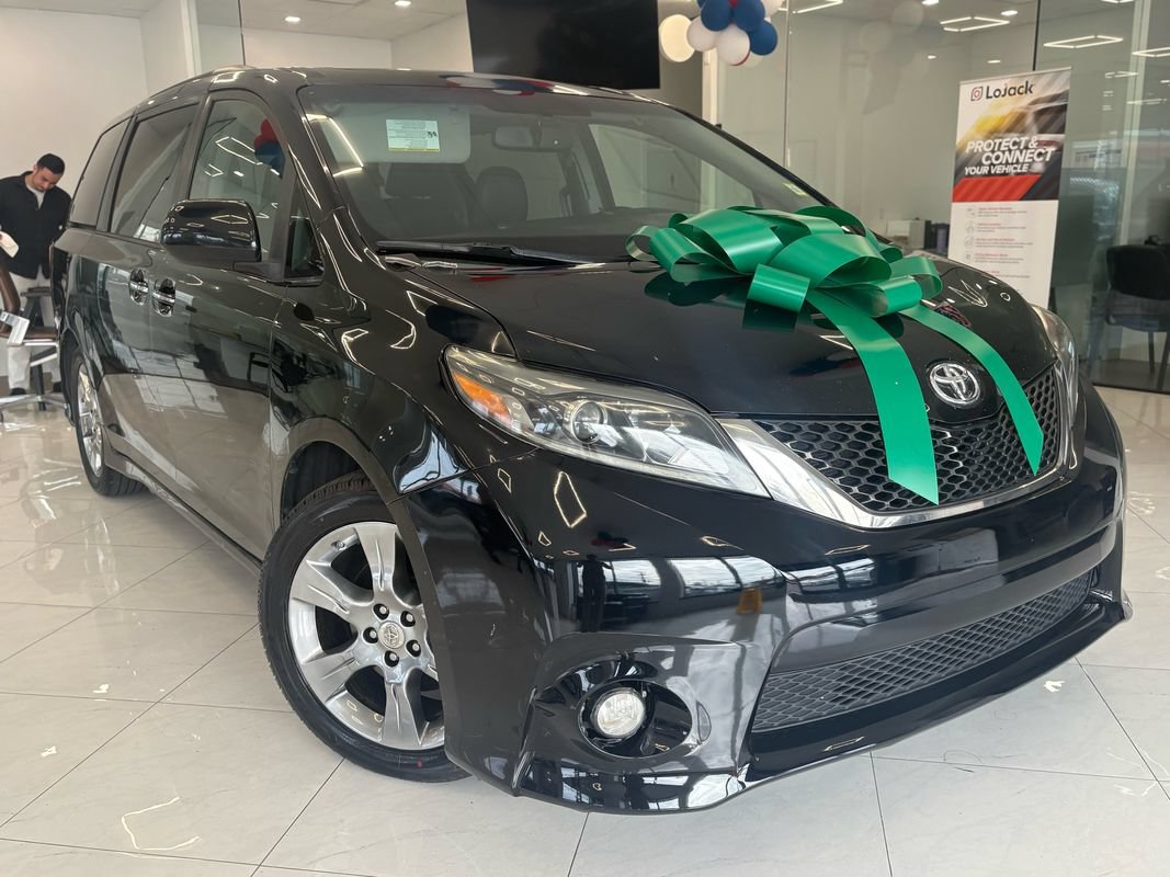 Used 2015 Toyota Sienna SE w/ SE Preferred Package FWD image 3