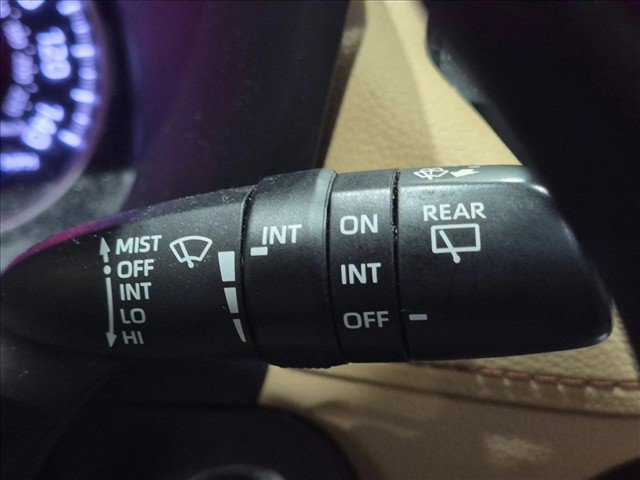 Used 2022 Toyota RAV4 XLE w/ Convenience Package FWD image 18