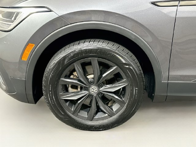 Certified 2024 Volkswagen Tiguan SE AWD/4WD image 32
