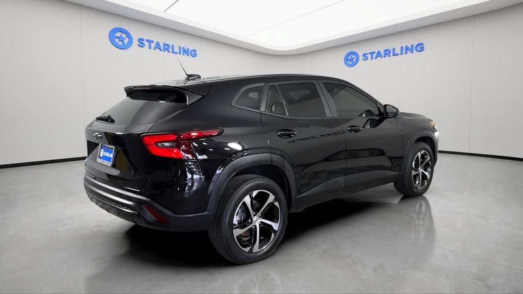 Used 2024 Chevrolet Trax RS w/ Sunroof Package FWD image 10