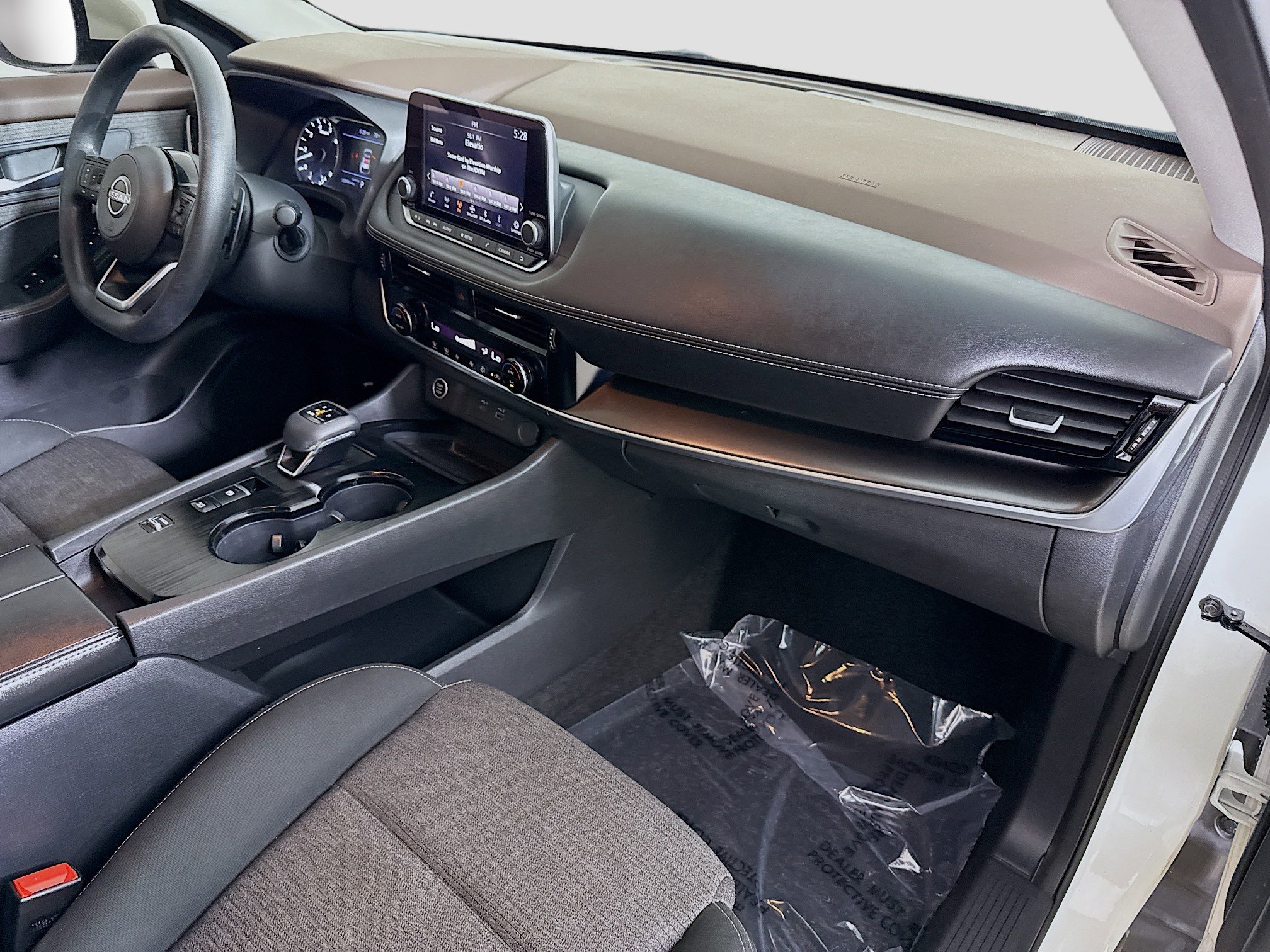 Used 2023 Nissan Rogue SV image 30