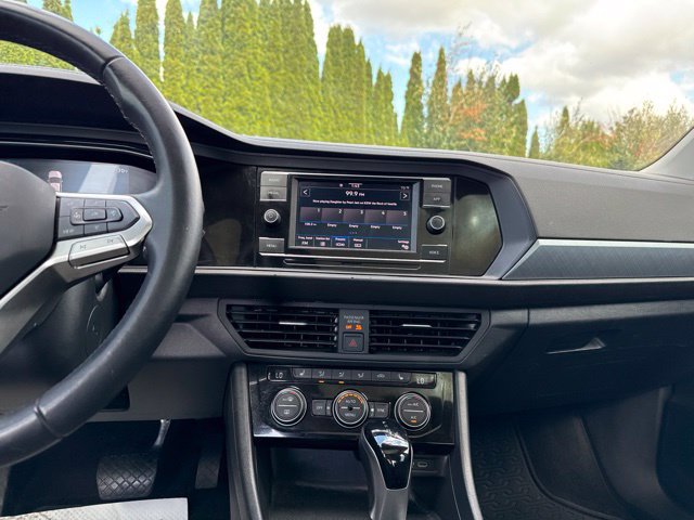 Used 2024 Volkswagen Jetta SE FWD image 20