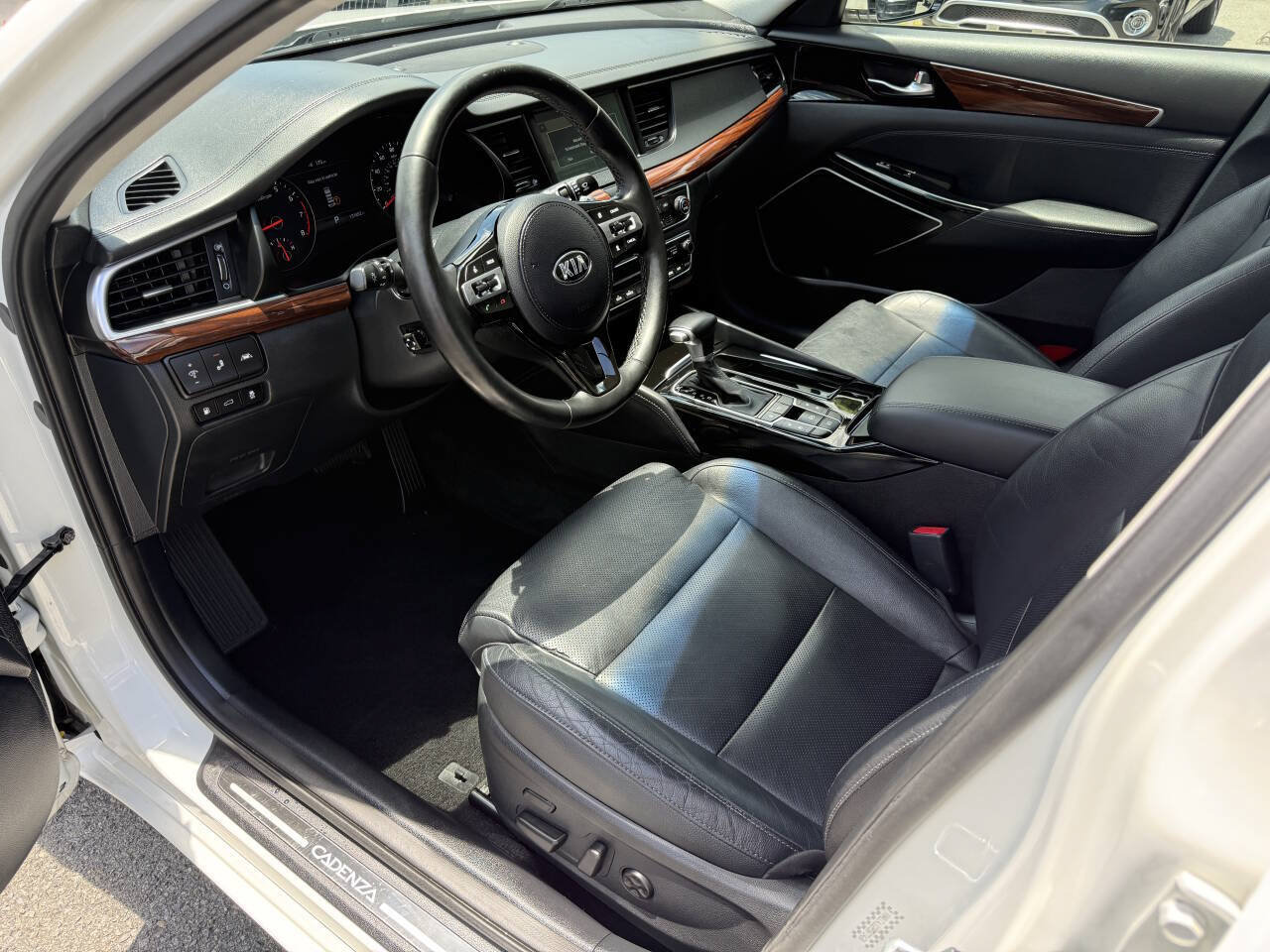Used 2017 Kia Cadenza Technology FWD image 8